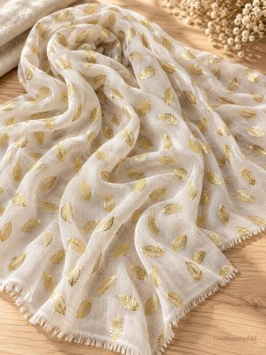 Pañuelo beige claro de mujer con pequeñas hojas doradas [1]