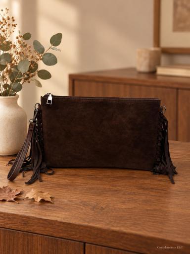 Bolso de antelina con flecos disponible en tres colores [2]