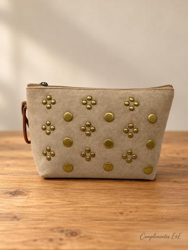 Bolso pequeño beige con tachuelas doradas y cierre de cremallera [1]
