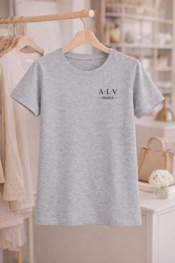 Camiseta de mujer personalizada con iniciales y palabra mamá [3]