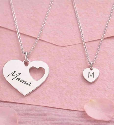 Detalle de collar día de la madre con colgantes a juego para mamá e hija [2]
