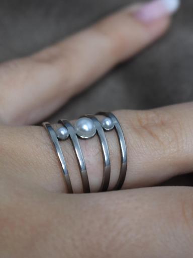 Anillo de acero inoxidable con perlas elegantes al mejor precio
