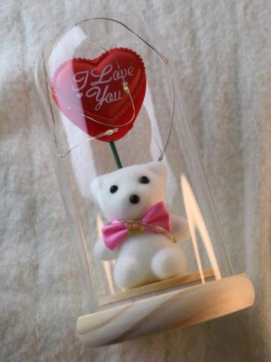 Osito de Peluche con Globo "I Love You" – Detalle Romántico en Cúpula de Cristal