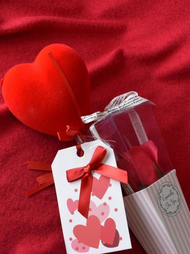 Rosa Perfumada: Regalo Romántico con Tarjeta y Corazón al mejor precio