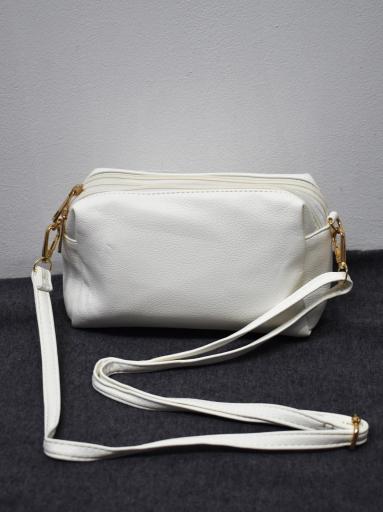 Bolso Bandolera Blanco con Detalles Dorados – Elegancia y Estilo al mejor precio