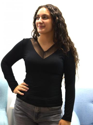 Camiseta básica negra con escote en encaje y manga larga [0]