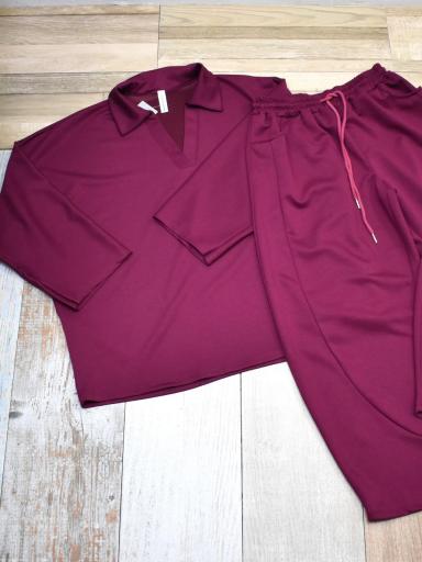 Conjunto de mujer curvy burdeos elegante y cómodo