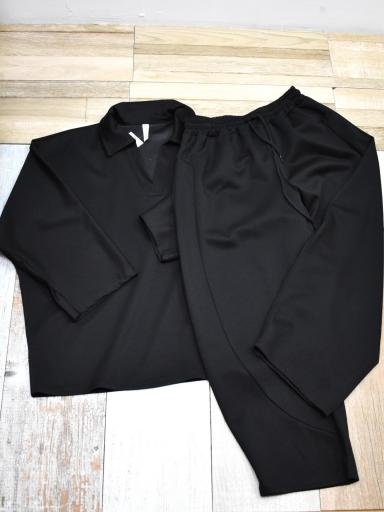 Conjunto curvy dos piezas color negro con escote en pico [2]