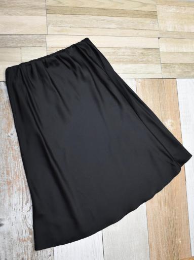 Falda midi de raso curvy negra