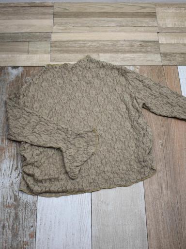 Detalle del encaje con volante en la manga [1]