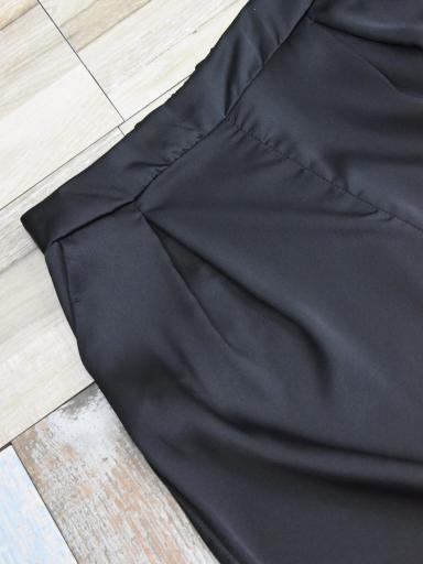 Detalle de puño en el tobillo y bolsillos laterales [2]