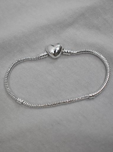 pulsera bañada en plata con cierre corazon elegante
