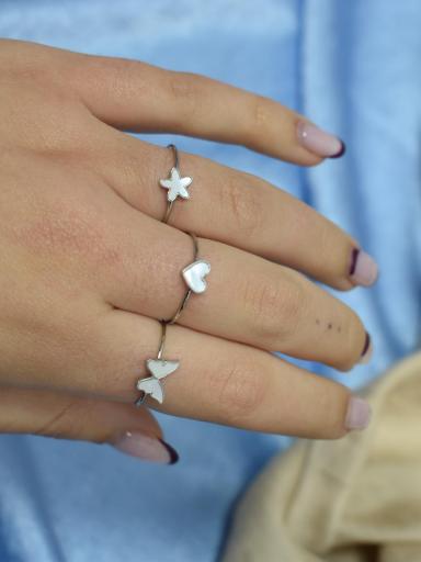 Anillos finos de acero plateado con nácar blanco – Brilla con elegancia