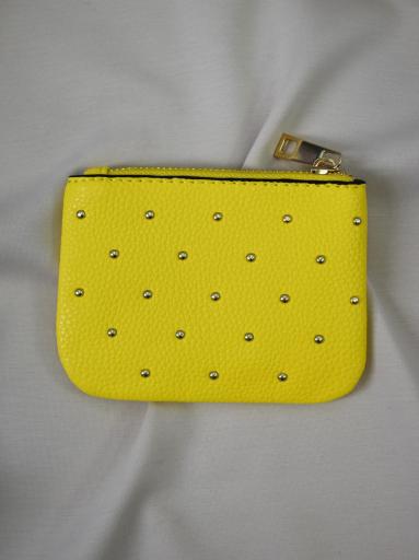monedero pequeño amarillo con tachuelas acero diseño moderno [1]