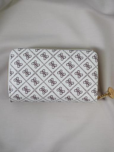 lateral monedero grande con cremallera dorada detalle acabado premium [1]