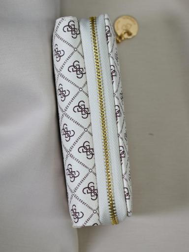 monedero grande diseño moderno con patron geometrico y cadena dorada [3]