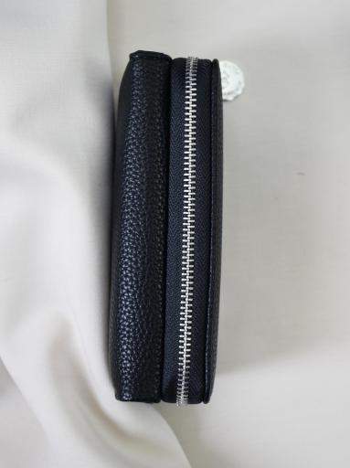 lateral monedero negro con cremallera resistente detalle diseño [1]