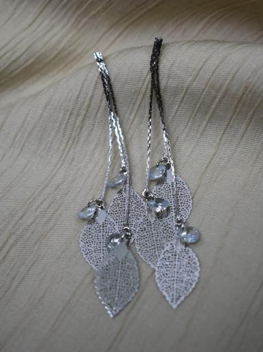 pendientes largos plateados hojas detalle brillante [3]