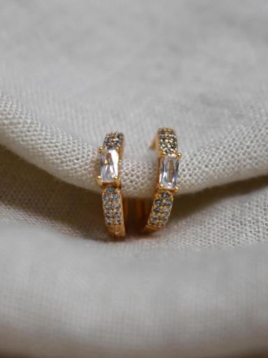 Pendientes de aro dorados pequeños con detalles brillantes [0]