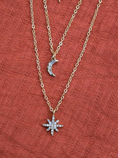 Collar dorado de tres cadenas con colgantes celestiales [1]