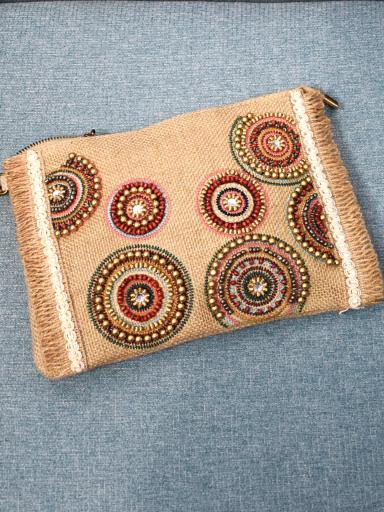 Bolso de rafia boho chic con piedrecitas y cremallera al mejor precio