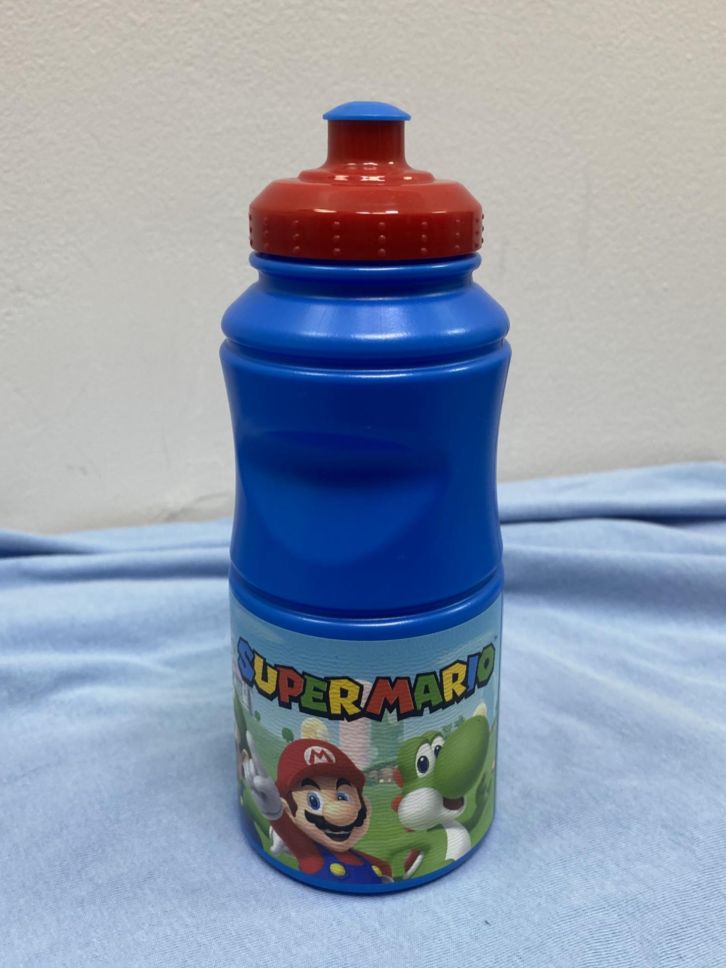 Botella Super Mario para el cole con Mario Luigi y Yoshi