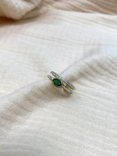 Anillo dorado ajustable con piedra verde y brillo [1]