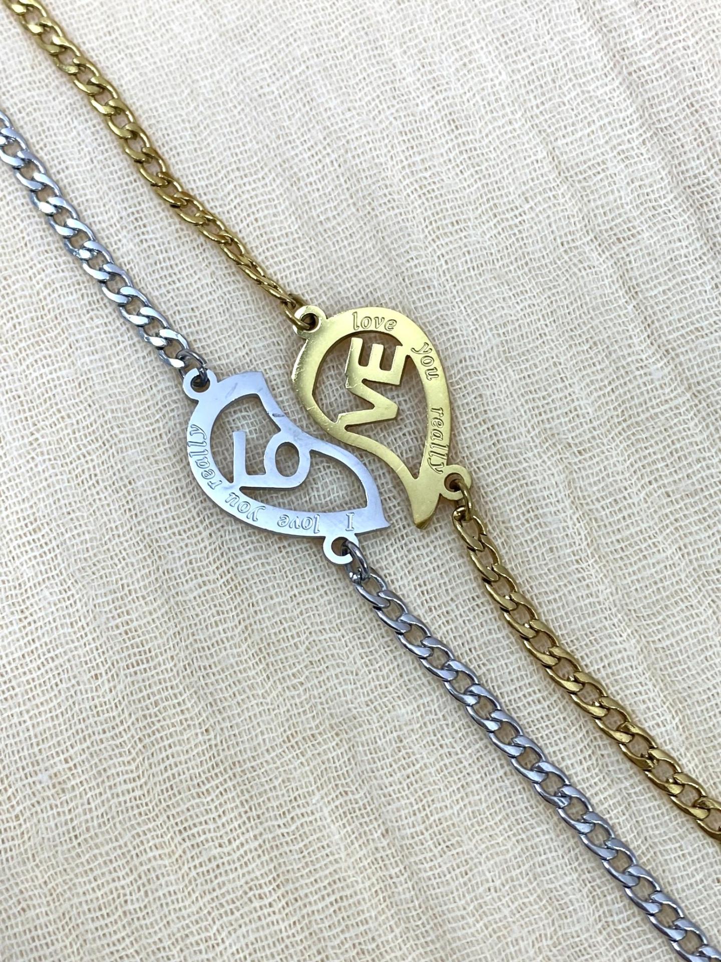 Pack de dos pulseras de corazón LOVE de acero dorada y plateada