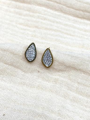 Pendientes dorados pequeños en forma de gota con brillos [1]
