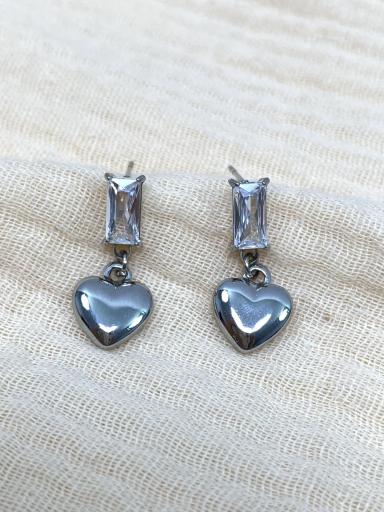 Pendientes plateados con corazón colgante y brillo [1]