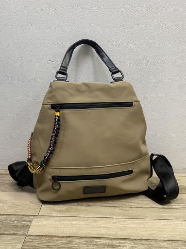 mochila antirrobo beige con asas anchas y múltiples compartimentos [0]