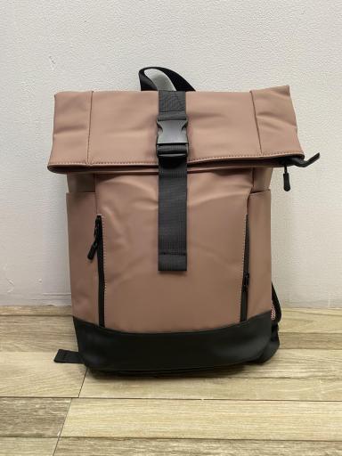 mochila rosa amplia con muchos bolsillos y asas acolchadas [0]