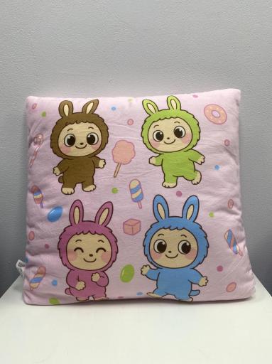 Cojín Labubu infantil de 40x40 cm con diseño colorido