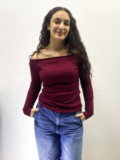 Camiseta cuello barco elástica en color burdeos [0]