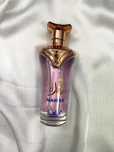 Perfume árabe Mahera floral y amaderado para mujer