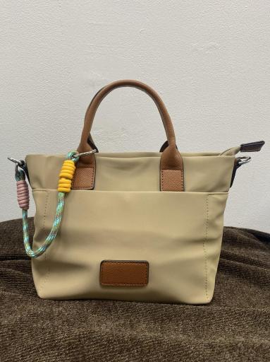 Bolso de mano y bandolera amplio y cómodo [0]