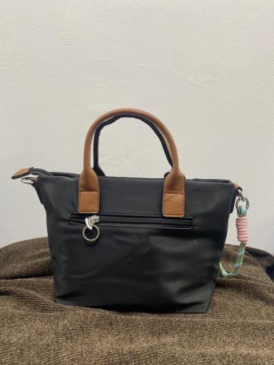 Bolso amplio para uso diario con bandolera ajustable [2]