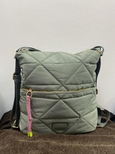 Mochila acolchada amplia con tiras ajustables [0]