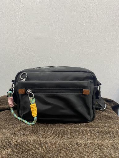 Bolso bandolera con asa ancha en color negro [0]