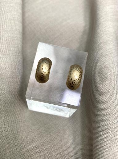 Pendientes de cierre de tuerca en acero dorado [2]