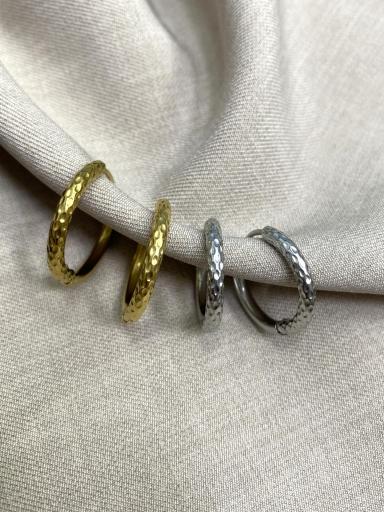 Pendientes de aro modernos en dorado y plateado [3]