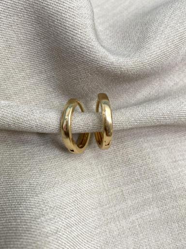 Pendientes de aro dorados pequeños y ligeros [1]