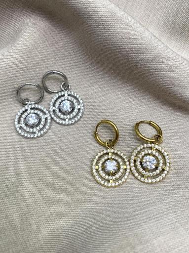 Pendientes elegantes de aro pequeño con colgante de pedrería [1]