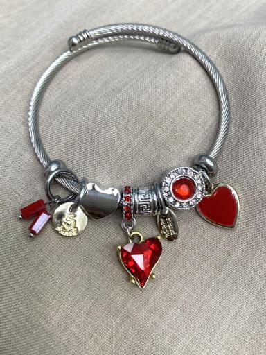 Pulsera de acero plateado con charms de corazones rojos [1]