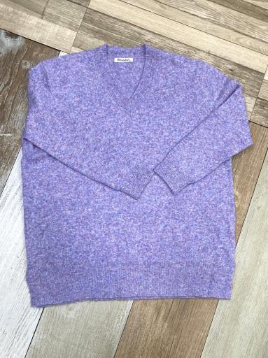 Jersey de punto con escote en pico color morado