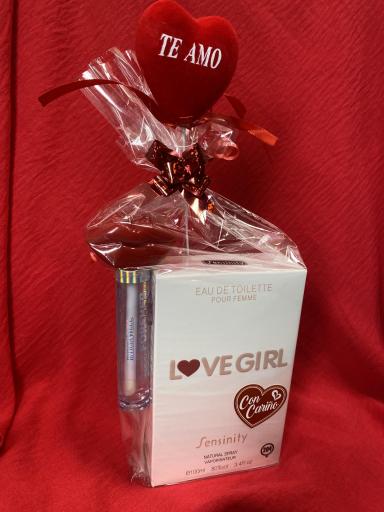 Regalo romántico perfume de mujer con gloss [1]
