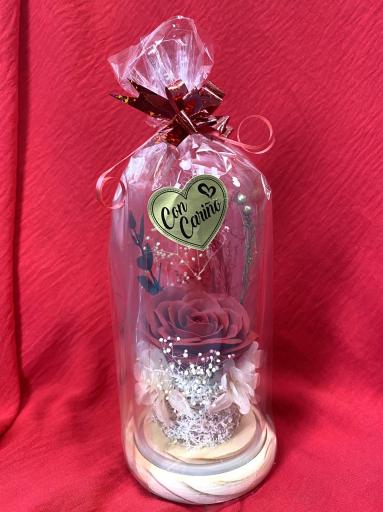 Rosa eterna roja en cápsula de vidrio con iluminación [1]