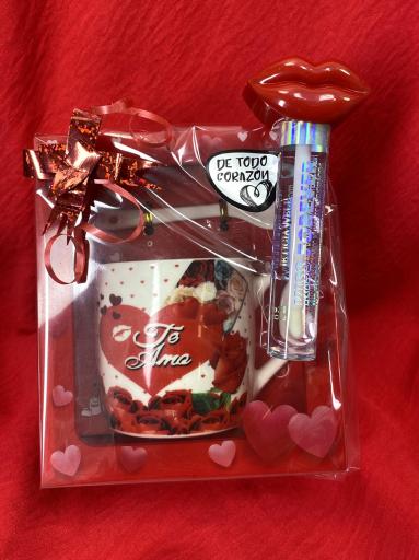IMG_6829.Pack San Valentín con taza cuchara y gloss [1]