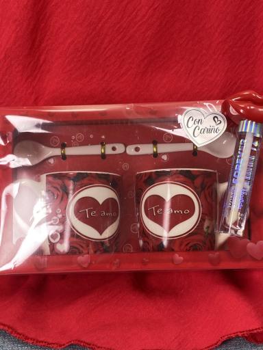 Pack regalo San Valentín dos tazas Te Amo y gloss
