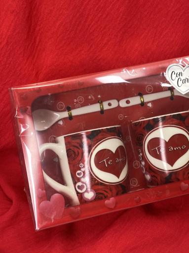 Pack pareja San Valentín tazas y gloss hidratante [2]